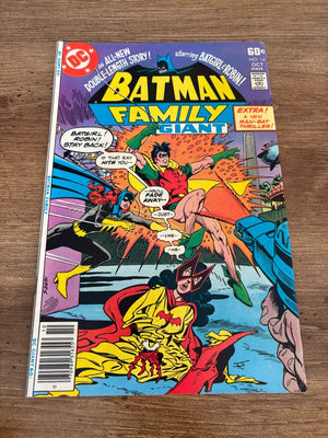 Batman Family Giant # 14 VF DC Comic Book Batgirl Batwoman Robin Joker 4 J472